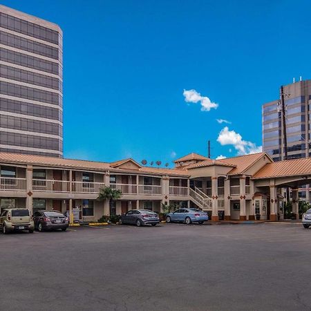 Quality Inn & Suites Dallas-Cityplace Dış mekan fotoğraf