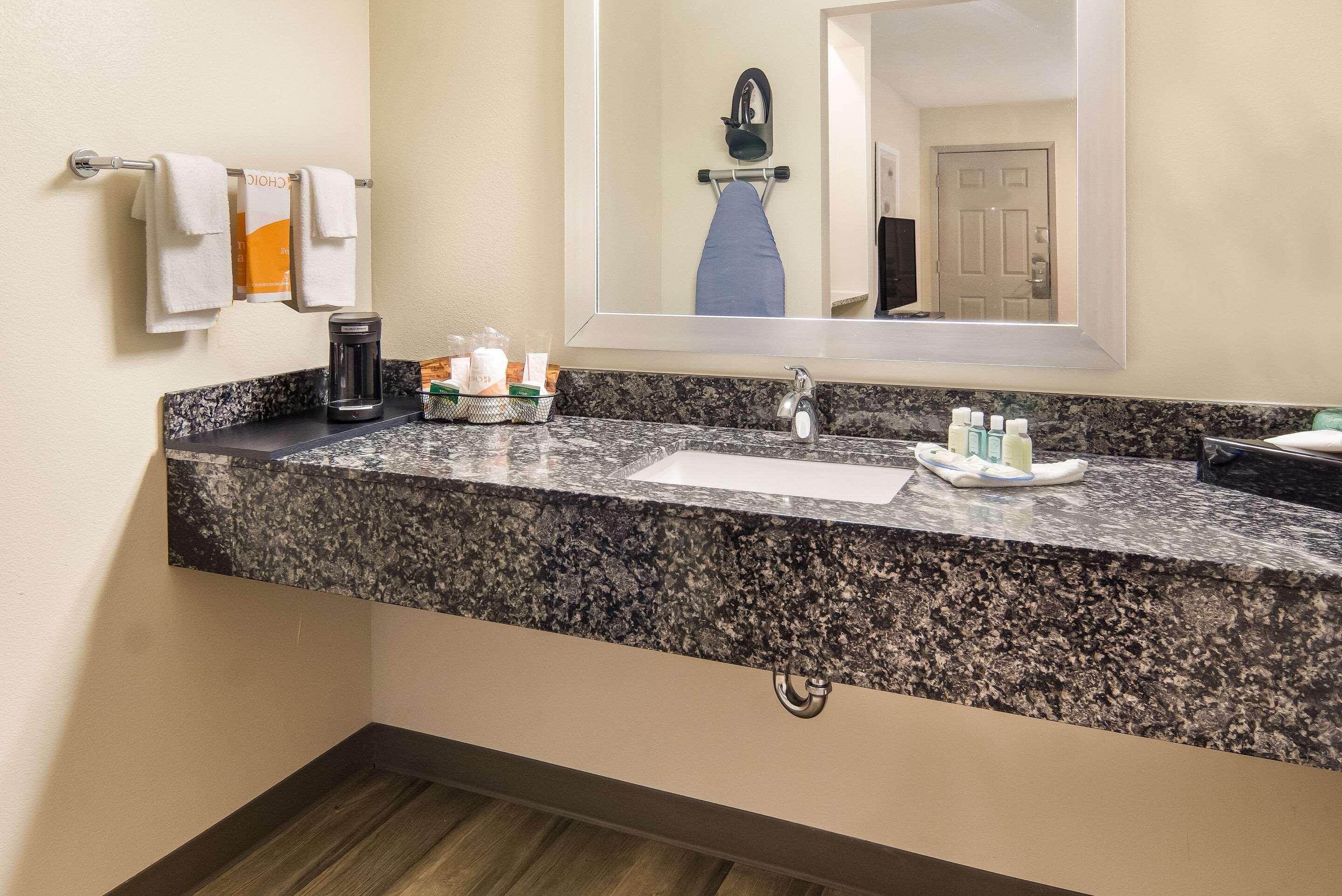 Quality Inn & Suites Dallas-Cityplace Dış mekan fotoğraf