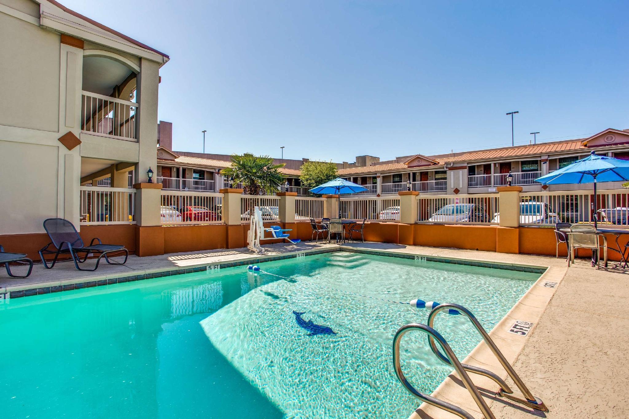 Quality Inn & Suites Dallas-Cityplace Dış mekan fotoğraf