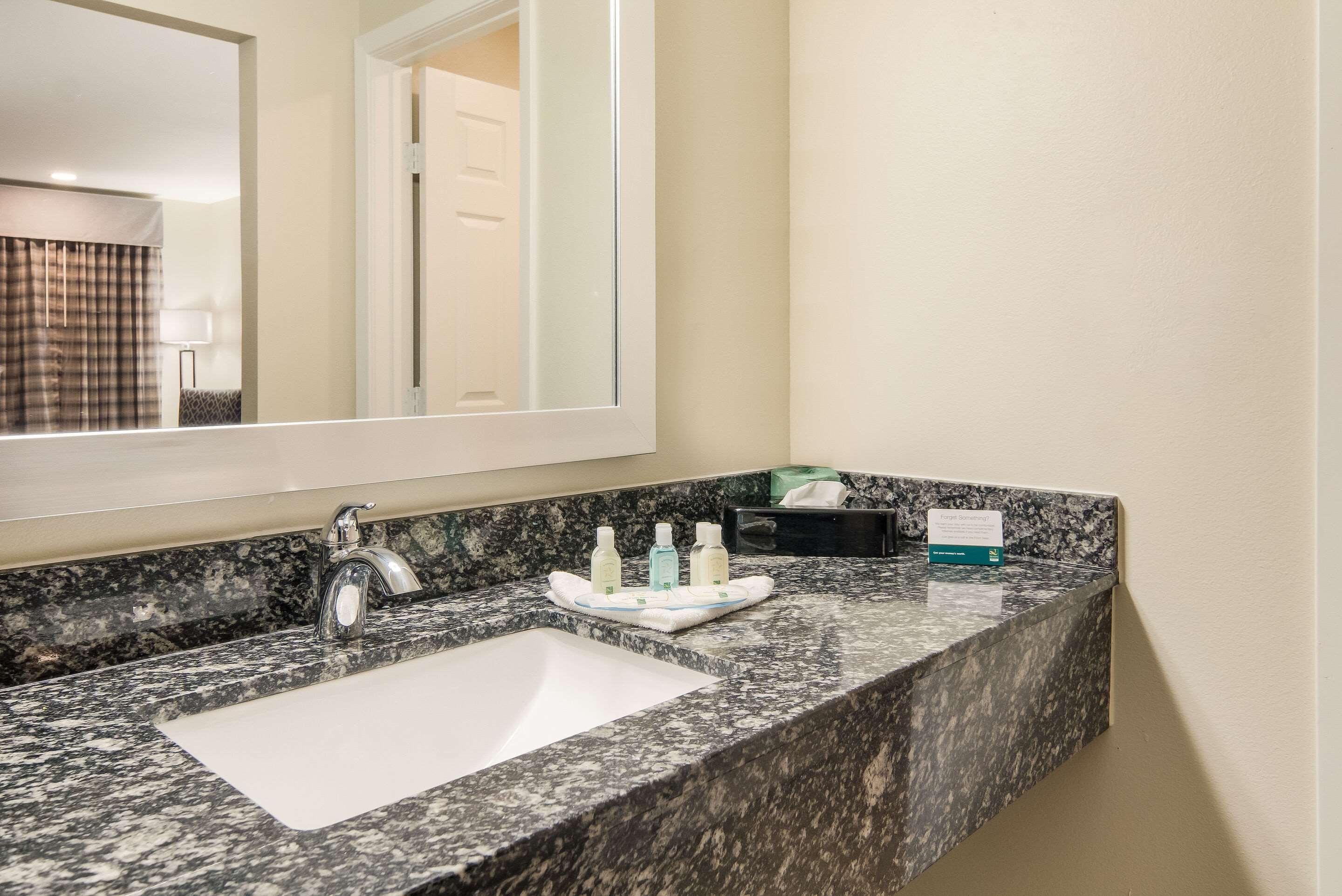 Quality Inn & Suites Dallas-Cityplace Dış mekan fotoğraf