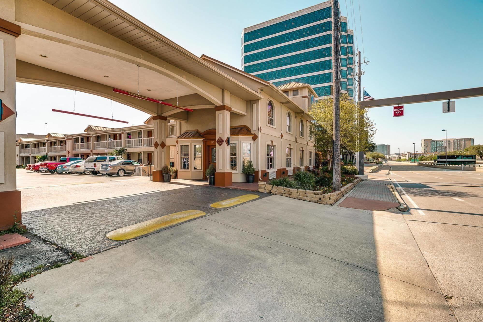 Quality Inn & Suites Dallas-Cityplace Dış mekan fotoğraf