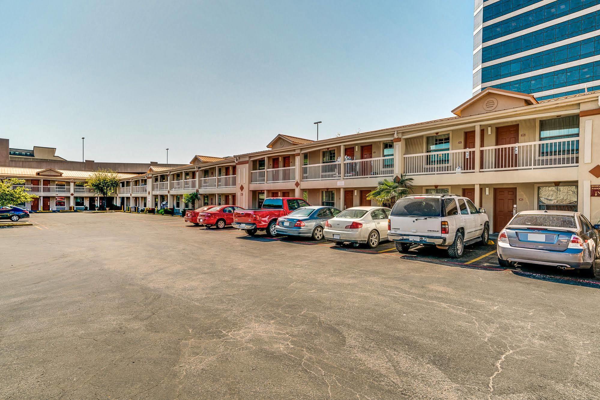 Quality Inn & Suites Dallas-Cityplace Dış mekan fotoğraf